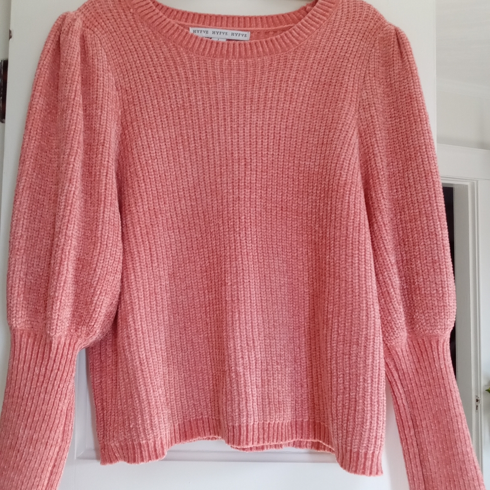 Pullover sweater